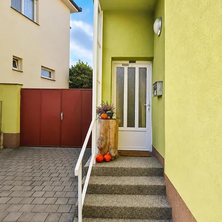 Homestay Zeleny Dum Ostopovice